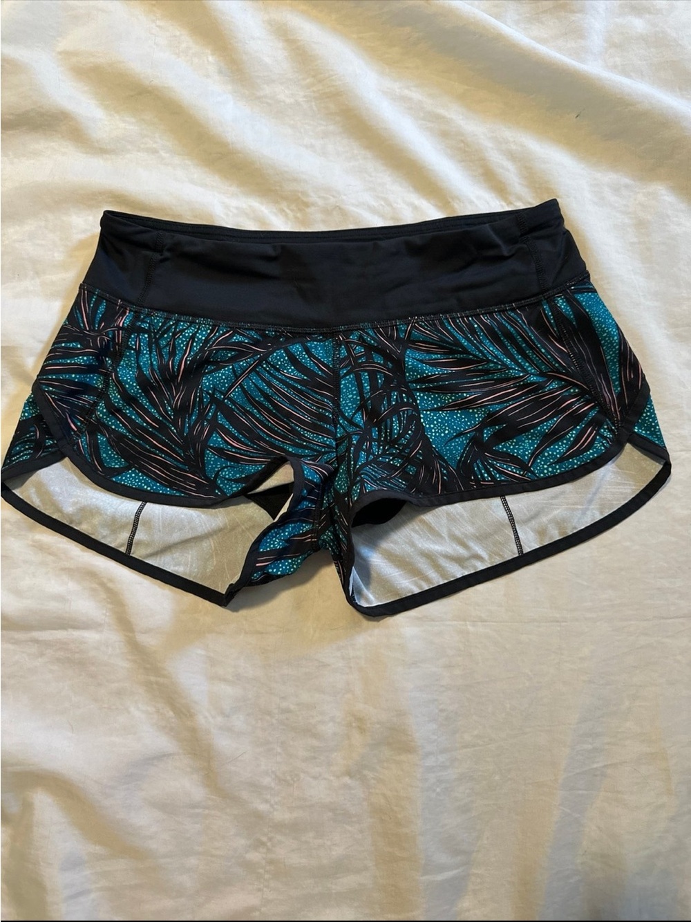 Lululemon Speed shorts palm leaf print Sz 6